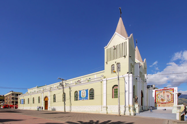 Opiniones de Iglesia Católica Matriz San Miguel Arcángel | Bolívar en San Miguel - Iglesia