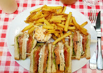 Club sandwich du Restaurant de cuisine américaine moderne Schwartz's à Paris - n°7