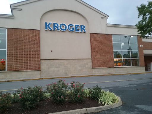 Shopping Mall «Barracks Rd Shopping Center», reviews and photos, 1117 Emmet St N, Charlottesville, VA 22903, USA