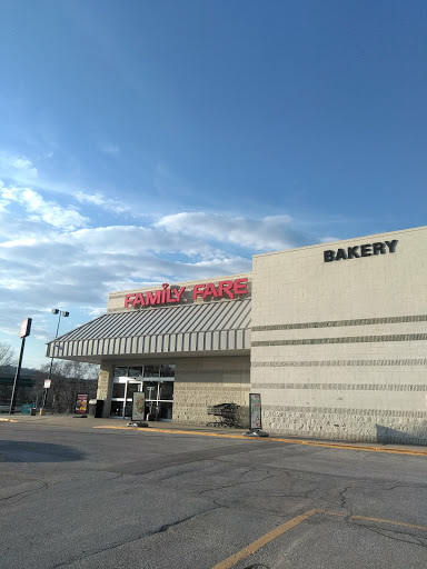 Grocery Store «Family Fare Supermarket», reviews and photos, 1801 Valley View Dr, Council Bluffs, IA 51503, USA