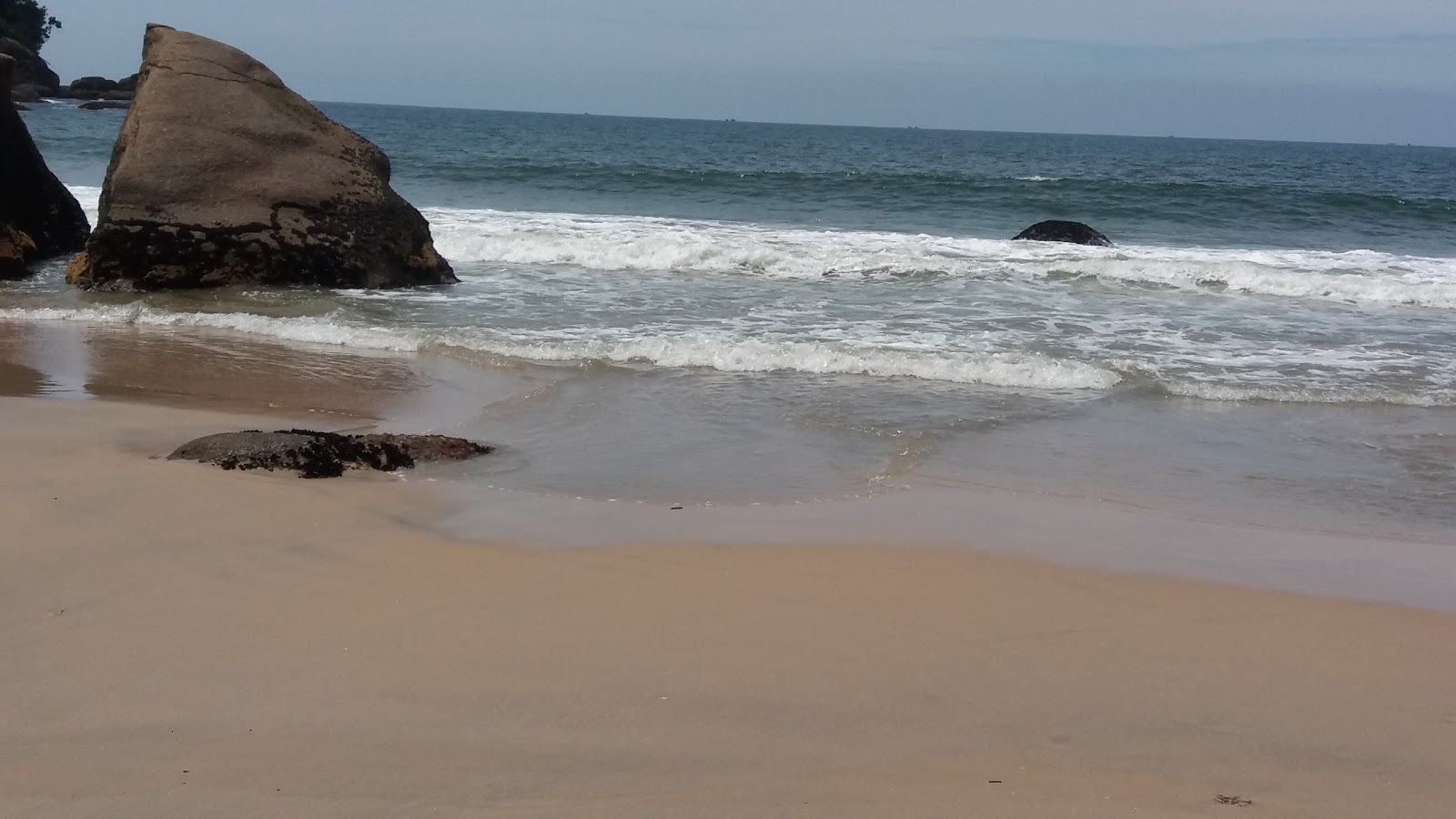 Foto av Praia Saco da Mae Maria med turkos rent vatten yta
