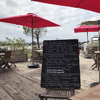 Atmosphère du Bar-restaurant à huîtres Cabane à Dégustation des Huîtres Papillon à Gujan-Mestras - n°8
