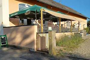 Nesthocker Snackbar Café Pension Bauwagencamp image