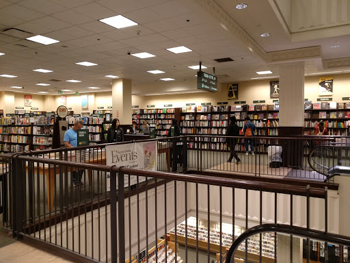 Book Store «Barnes & Noble», reviews and photos, 210 Americana Way, Glendale, CA 91210, USA
