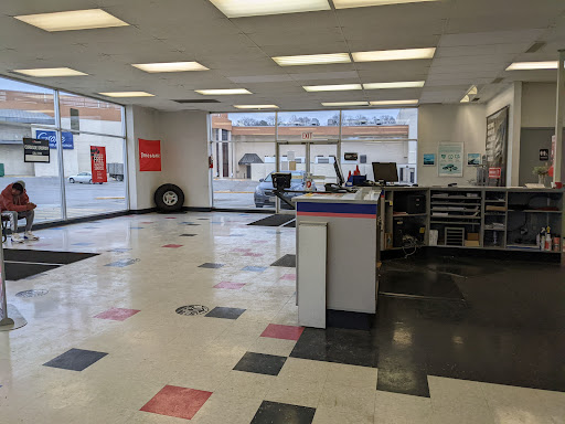 Tire Shop «Firestone Complete Auto Care», reviews and photos, 941 Fort Crook Rd N, Bellevue, NE 68005, USA