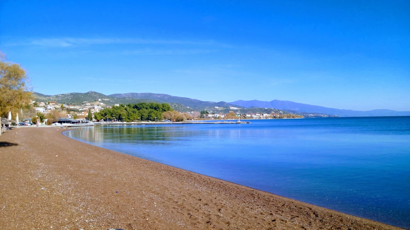 Fotografija Neas Achialou beach in naselje