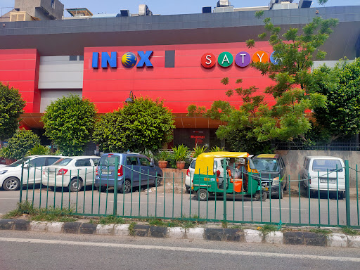 Cinemas with sofas in Delhi