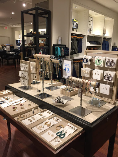 Clothing Store «Banana Republic», reviews and photos, 7841 Girard Ave, La Jolla, CA 92037, USA