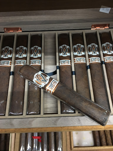 Tobacco Shop «Cigar House & Discount», reviews and photos, 1720 N Moorpark Rd, Thousand Oaks, CA 91360, USA