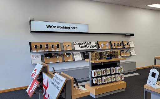 Cell Phone Store «Verizon», reviews and photos, 2945 Veterans Rd W, Staten Island, NY 10309, USA