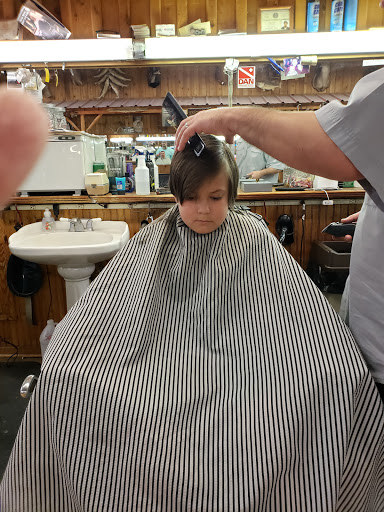 Barber Shop «Kingwood Barber Shop», reviews and photos, 1317 Northpark Dr #103, Kingwood, TX 77339, USA