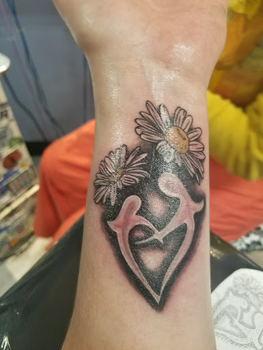 Tattoo Shop «X Body Art Emporium», reviews and photos, 147 Swansea Mall Dr, Swansea, MA 02777, USA