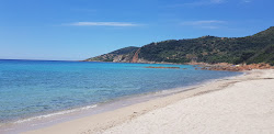 Foto von Menasina Strand und seine wunderschöne Landschaft