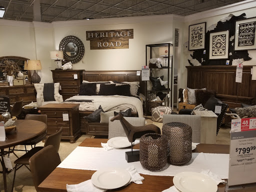 Furniture Store «Ashley HomeStore», reviews and photos, 6609 Edwardsville Crossing Dr, Edwardsville, IL 62025, USA