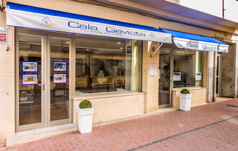 Inmobiliaria Cala Gaviota Carrer Estanys, 24, 07638 Colònia de Sant Jordi, Balearic Islands, España
