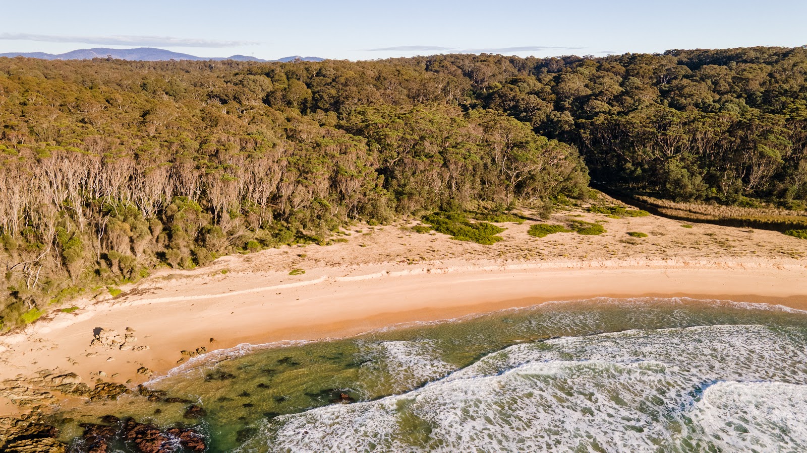 Foto de Armands Beach - lugar popular entre os apreciadores de relaxamento