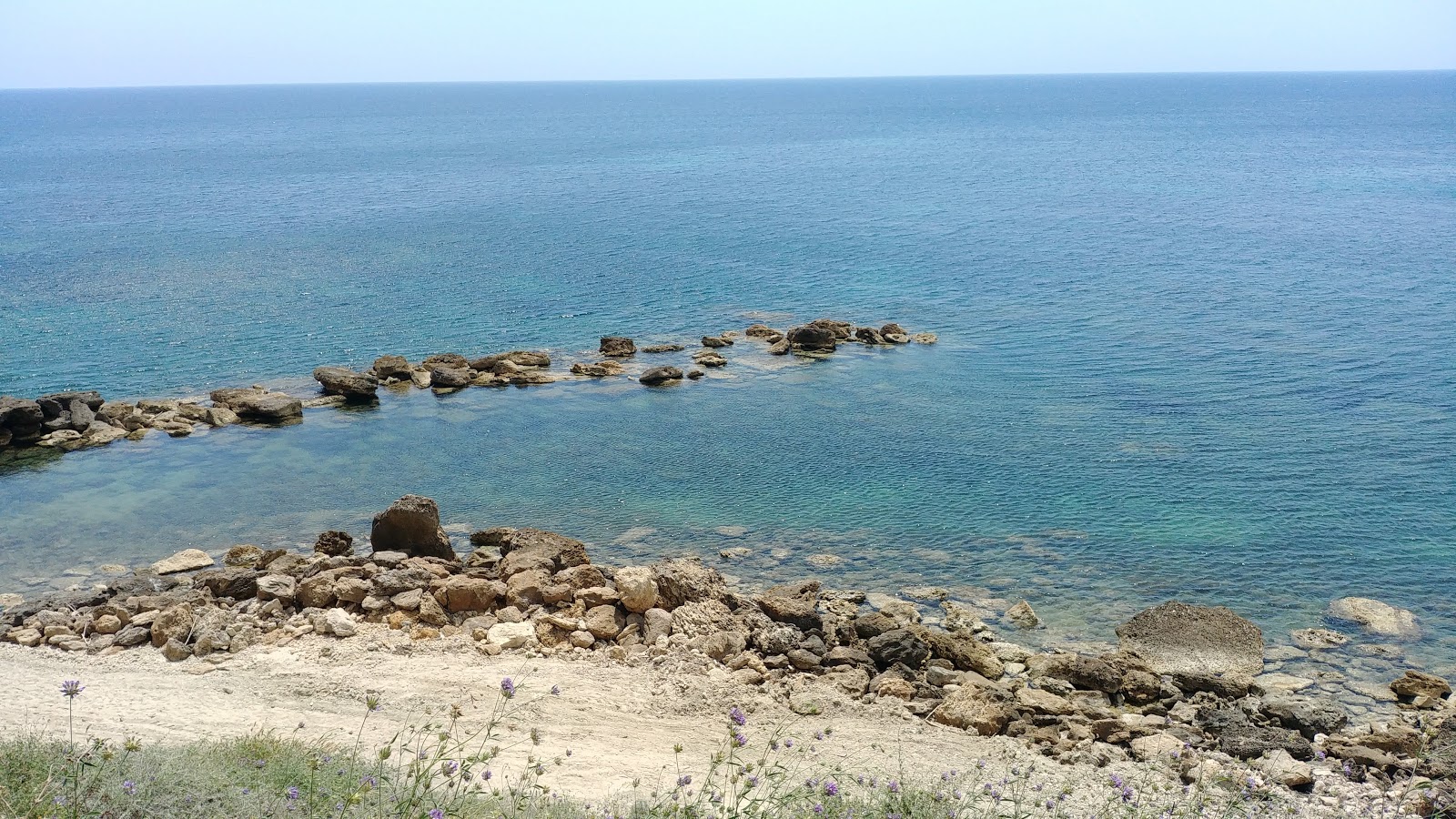 Foto av Capo Rizzuto 3 omgiven av klippor