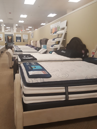 Furniture Store «Raymour & Flanigan Furniture and Mattress Store», reviews and photos, 1345 US-1, North Brunswick Township, NJ 08902, USA