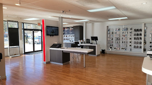 Cell Phone Store «Verizon Wireless and FiOS Retailer - IM Wireless», reviews and photos, 157 Main St, North Reading, MA 01864, USA