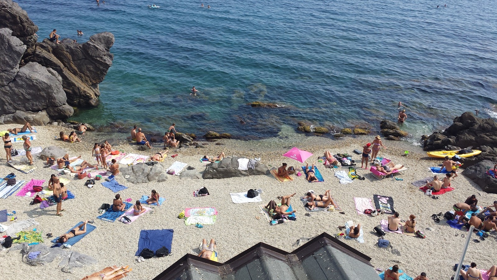 Spiaggia di Caprafico'in fotoğrafı mavi sular yüzey ile