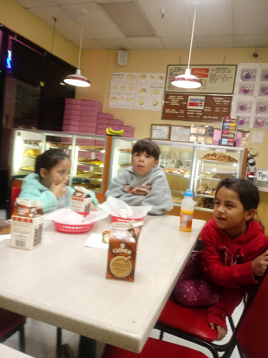 Donut Shop «Donut Den», reviews and photos, 1390 N McDowell Blvd J, Petaluma, CA 94954, USA