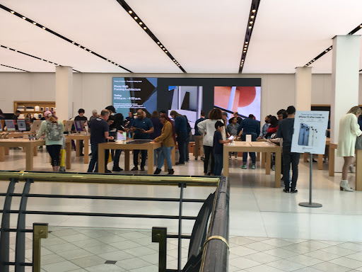 Computer Store «Apple Crabtree Valley Mall», reviews and photos, 4325 Glenwood Ave, Raleigh, NC 27612, USA