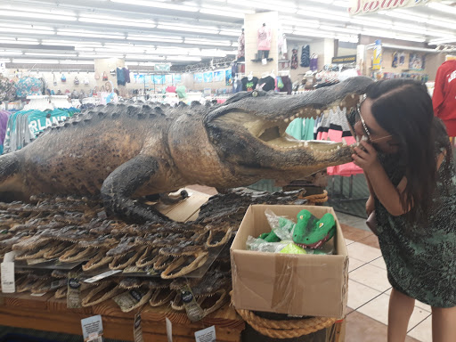 Sportswear Store «Columbia Sportswear Outlet Store - Orlando Premium Outlets», reviews and photos, 8166 Vineland Ave #1765, Orlando, FL 32821, USA