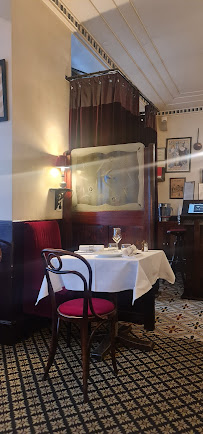 Atmosphère du Restaurant français Chez Monsieur à Paris - n°11