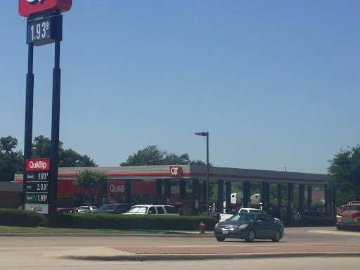 Gas Station «QuikTrip», reviews and photos, 2805 NE Green Oaks Blvd, Grand Prairie, TX 75050, USA
