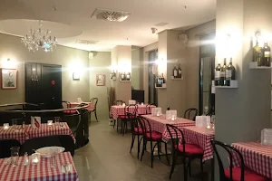 Loris Restaurant & Cafe image