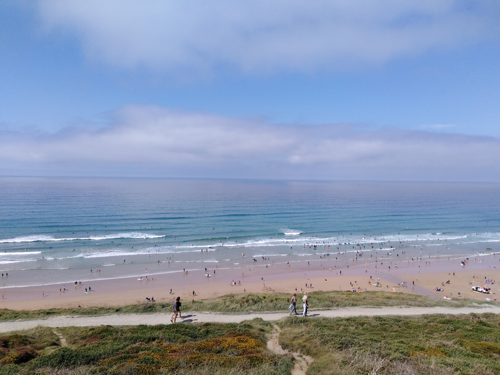 Foto de Watergate beach rodeado de montañas