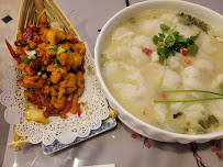 Soupe de poulet du Restaurant chinois Yummy Noodles 渔米酸菜鱼 川菜 à Paris - n°5