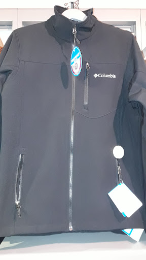 Sportswear Store «Columbia Sportswear», reviews and photos, 830 N Michigan Ave, Chicago, IL 60611, USA