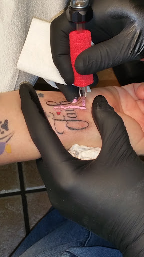 Tattoo Shop «Peace of Art Tattoo», reviews and photos, 15337 S Cicero Ave G, Oak Forest, IL 60452, USA