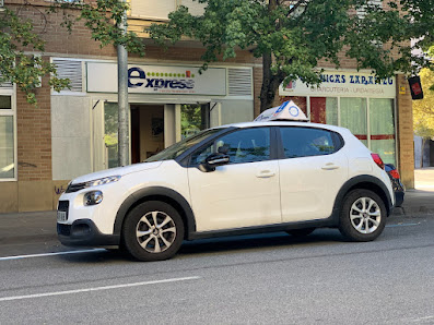 Autoescuela Express 1 Parque de los Enamorados, 7, 31014 Pamplona, Navarra, España