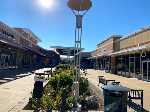 Shopping Mall «Taubman Prestige Outlets», reviews and photos, 17057 N Outer 40 Rd, Chesterfield, MO 63005, USA