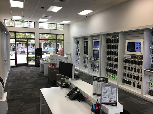 Cell Phone Store «GoWireless Verizon Authorized Retailer», reviews and photos, 2620 California Ave SW #300, Seattle, WA 98116, USA