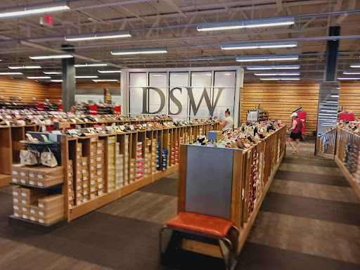Shoe Store «DSW Designer Shoe Warehouse», reviews and photos, 6971 Grand Ave, Gurnee, IL 60031, USA