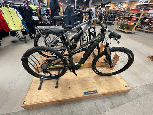 Camping Store «REI», reviews and photos, 17W160 W 22nd St, Oakbrook Terrace, IL 60181, USA