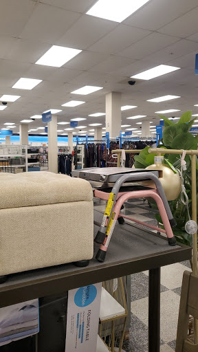 Clothing Store «Ross Dress for Less», reviews and photos, 99 Eglin Pkwy NE, Fort Walton Beach, FL 32548, USA