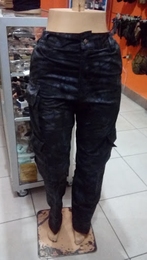 Tiendas para comprar pantalones chinos hombre Cochabamba