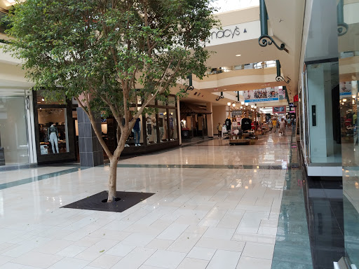 Shopping Mall «The Shoppes at Buckland Hills», reviews and photos, 194 Buckland Hills Dr, Manchester, CT 06042, USA