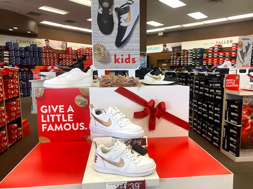 Shoe Store «Famous Footwear», reviews and photos, 9450 W Northern Ave, Glendale, AZ 85305, USA