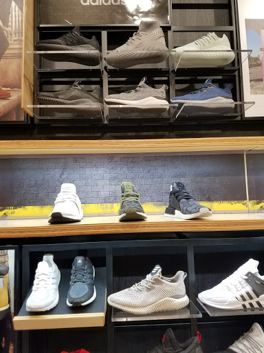 Shoe Store «Footaction», reviews and photos, 32 S State St, Chicago, IL 60603, USA