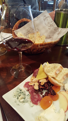 Wine Store «Sunfish Cellars Wine & Spirits», reviews and photos, 803 Sibley Memorial Hwy, St Paul, MN 55118, USA