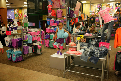 Sporting Goods Store «SCHEELS», reviews and photos, 2800 S Columbia Rd, Grand Forks, ND 58201, USA