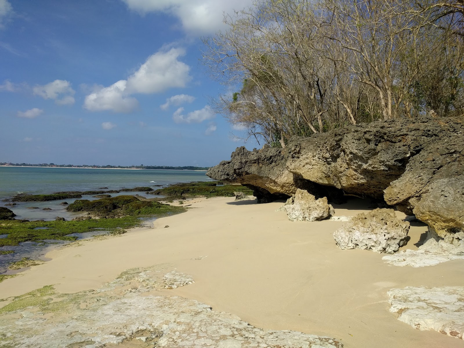 Fotografie cu Sempaning beach cu golful minuscul