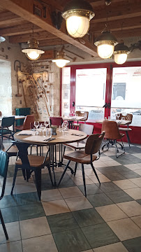 Atmosphère du Restaurant Les Voyageurs à Saint-Gilles-Croix-de-Vie - n°7