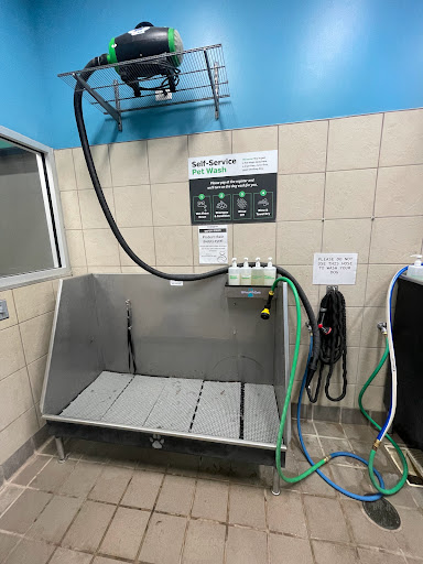 Pet Supply Store «Pet Supplies Plus», reviews and photos, 180 N Randall Rd, North Aurora, IL 60542, USA