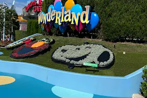 Universal Wonderland image